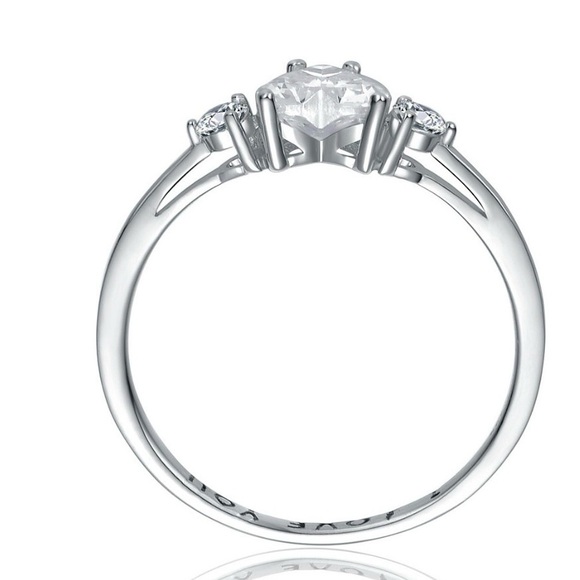 NWT Elegant Sterling Silver Heart Ring - Picture 3 of 3